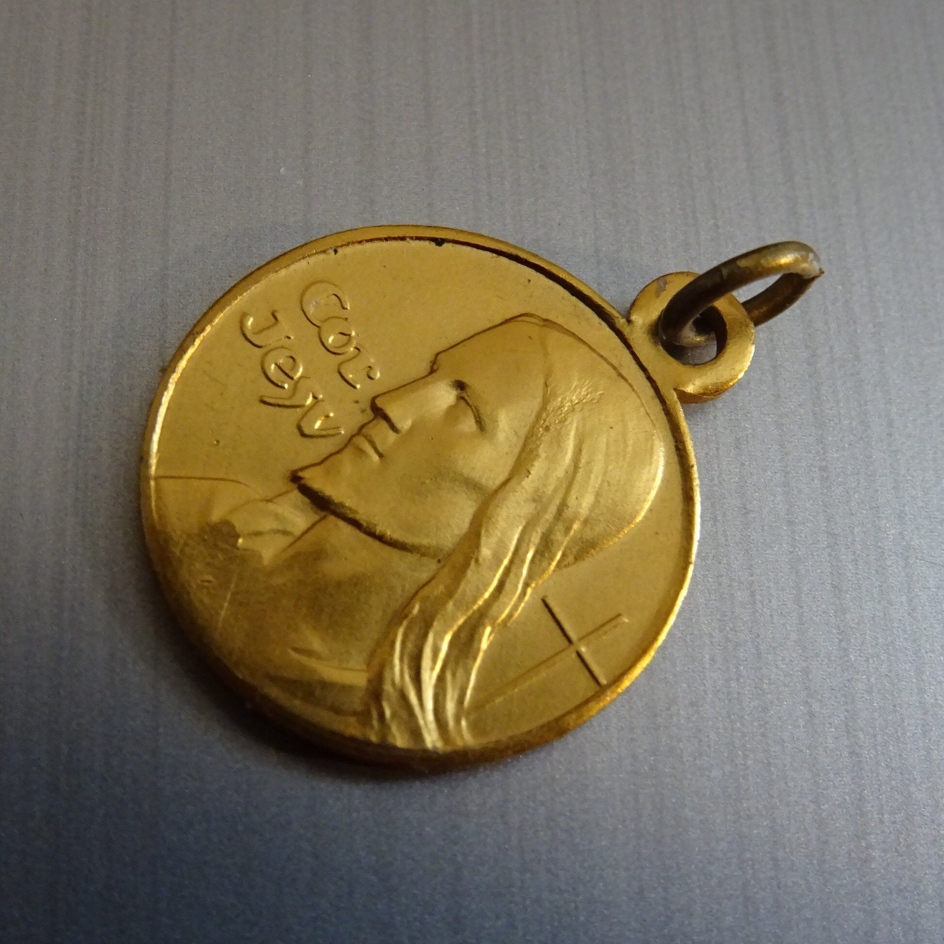 Notre-Dame Des Lumières. Notre-Dame de Couleur Or. Médaille Vintage Pendentif Catholique Médaillon S