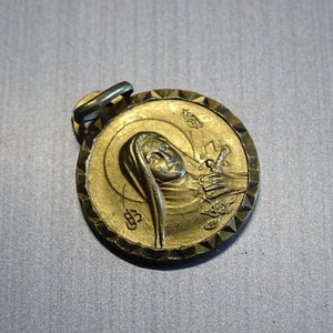 St. Therese Signed JB Gold Plate. Small Medal Pendant medallion Holy Charm BB 873
