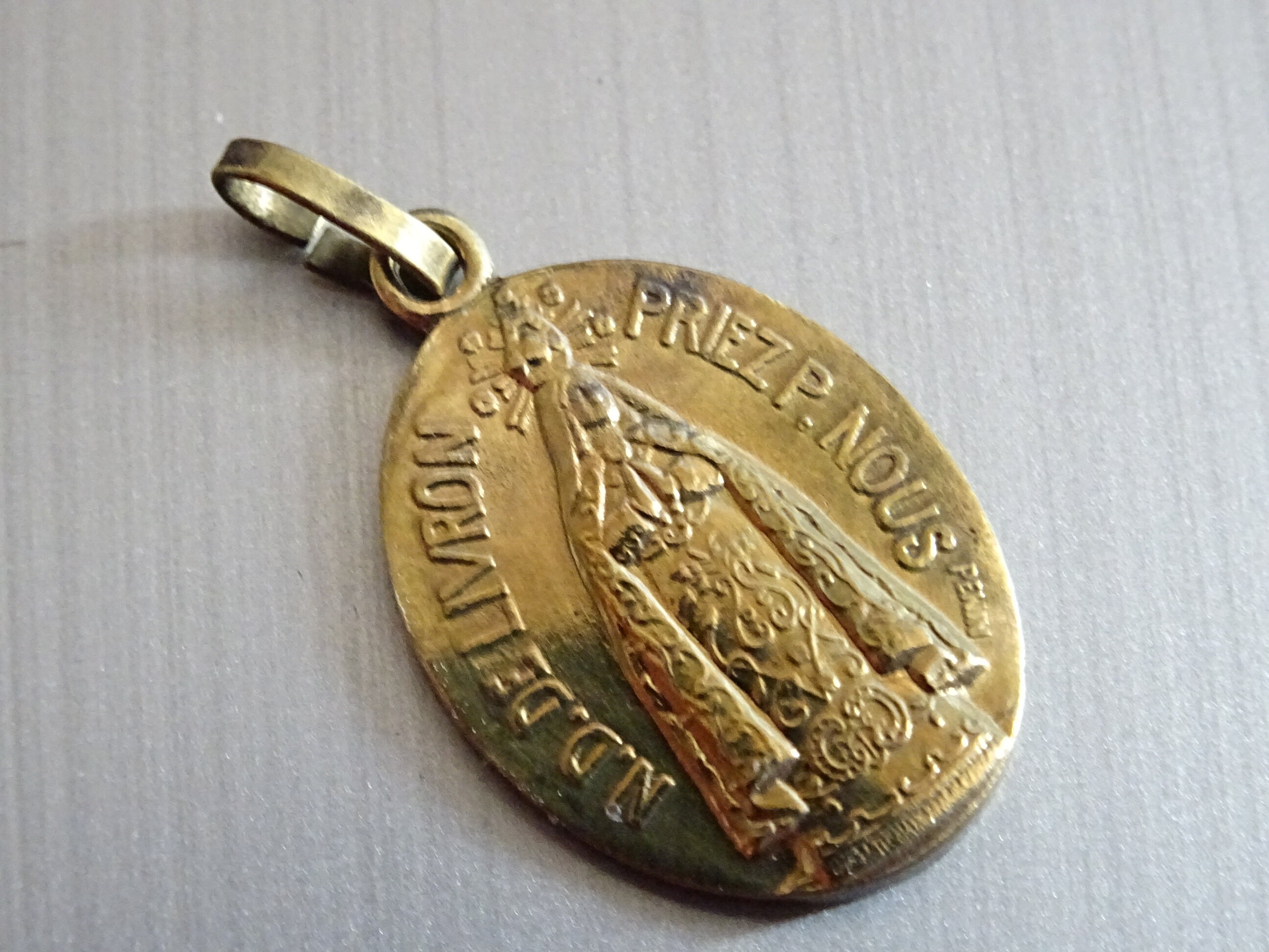 Notre Dame de Livron Un Lieu Pèlerinage Célèbre. Antique Religieux Français Pendentif Médaille Saint