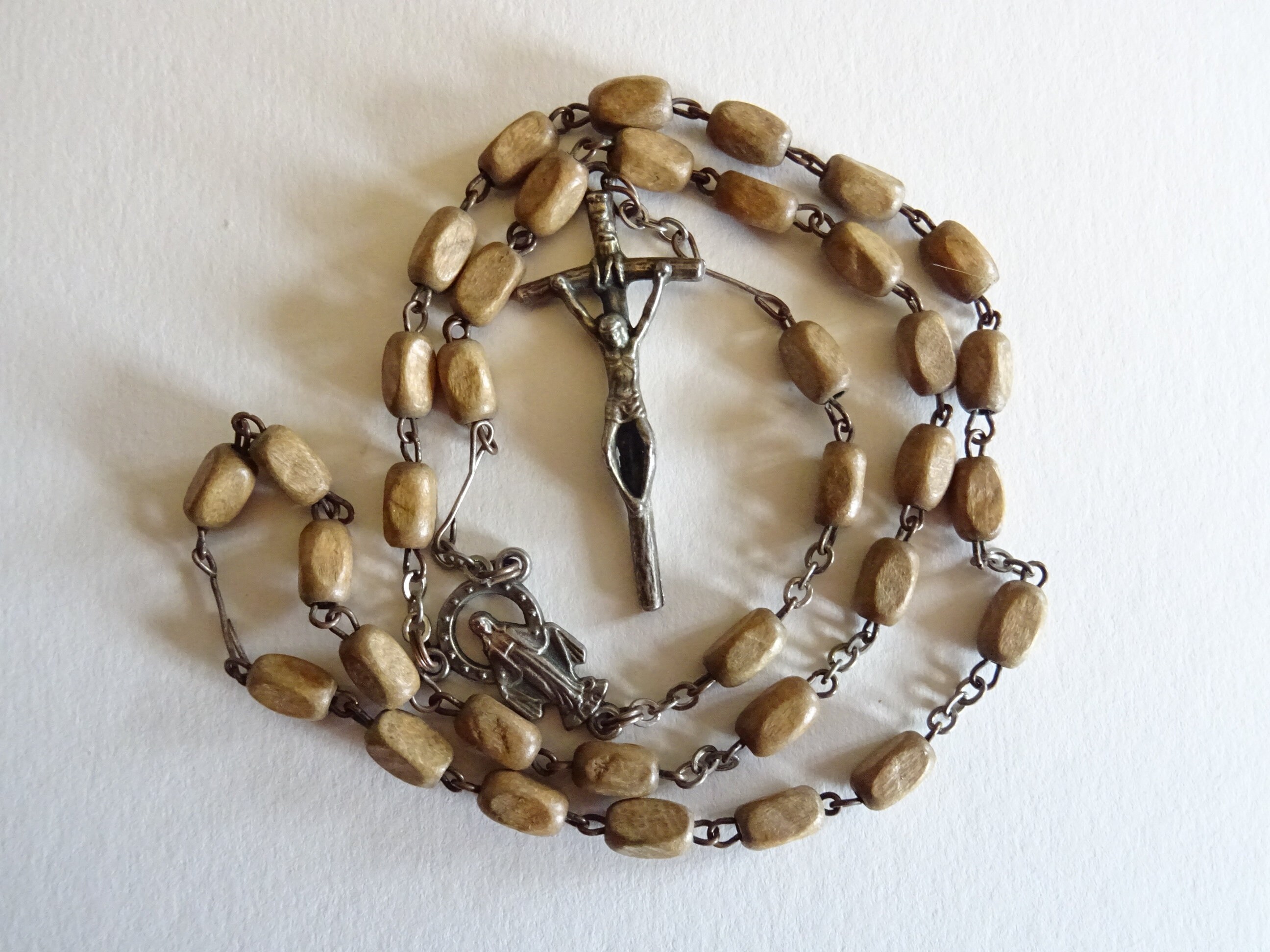 Rosaire Sans Cou. Antique Bois Marron Clair Perles Argent Couleur Croix et Centre Notre-Dame B 706