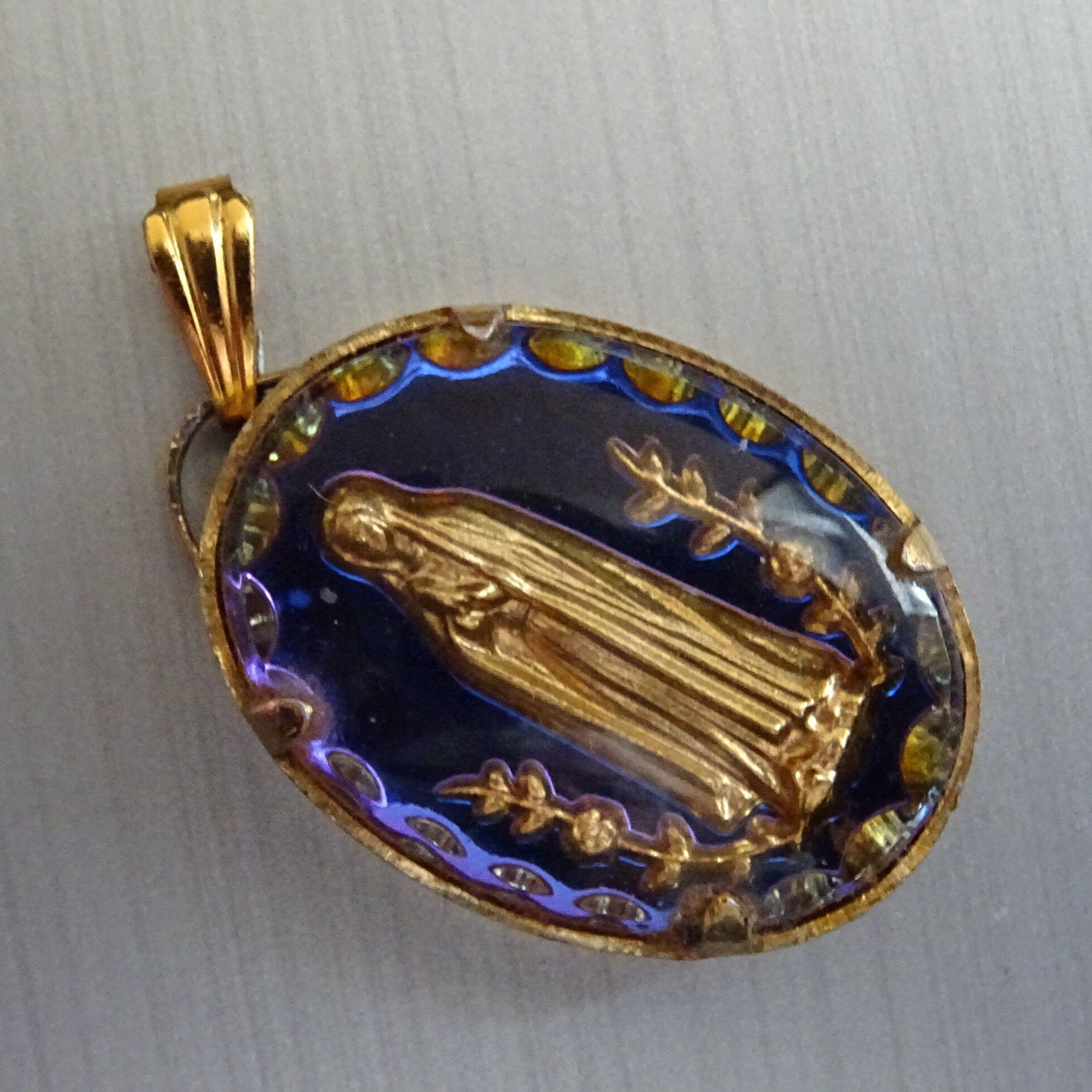 Photo Notre-Dame . Médaillon Vintage Médaille Pendent Saint Charme D 306