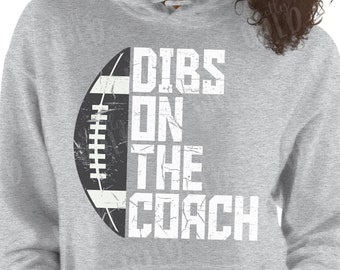 PNG - Dibs on the Coach - Saison de football - Maillot de sport - Femme de l'entraîneur - Design sportif pour femmes - Femme de l'entraîneur de football - Un entraîneur sexy