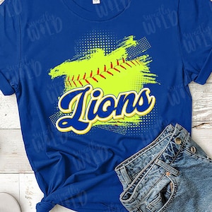 PNG - CUSTOM Softball Team Spirit Swoosh Shirt Design - Spring Ball Saison - Softball Saison - Home Plate - Maskottchen Team Spirit Shirt Design