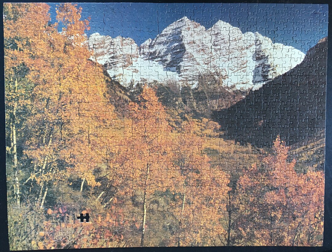 Maroon Bells - Elk Range, Colorado - 1000 Piece Jigsaw Puzzle - Vintage MB  1979
