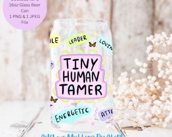 Tiny human tamer glass cup png, Tiny Human Tamer PNG, Diseño de sublimación de latas de vidrio de 16 oz Regalo de maestro de preescolar Regalo de trabajador de guardería, Archivo PNG