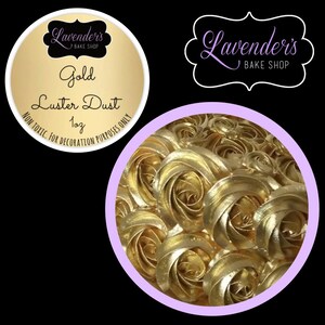 Pode incluir: P&oacute; de brilho dourado para decora&ccedil;&atilde;o de bolos. A imagem mostra decora&ccedil;&otilde;es douradas em forma de rosa e um r&oacute;tulo com o texto "Gold Luster Dust" e "Lavender's Bake Shop". O r&oacute;tulo tamb&eacute;m diz "N&atilde;o t&oacute;xico. Apenas para fins de decora&ccedil;&atilde;o."