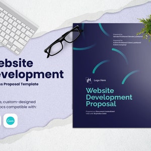Può includere: Un modello di proposta commerciale blu e bianco per lo sviluppo di siti web. Il modello presenta un design moderno con uno sfondo blu e testo bianco. Il testo include le parole "Proposta di sviluppo del sito web" e "Preparato da" e "Preparato per".