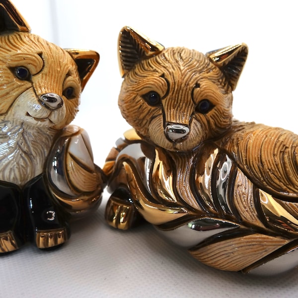 Figuritas de zorros de cerámica esculpidas a mano: detalles en oro y platino, Colección Familia De Rosa 2016