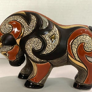 Handmade Sculpted Ceramic Bull Figurine - De Rosa Collections - Medium Wildlife