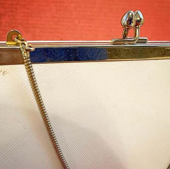 Vintage White clamshell handbag - image 3