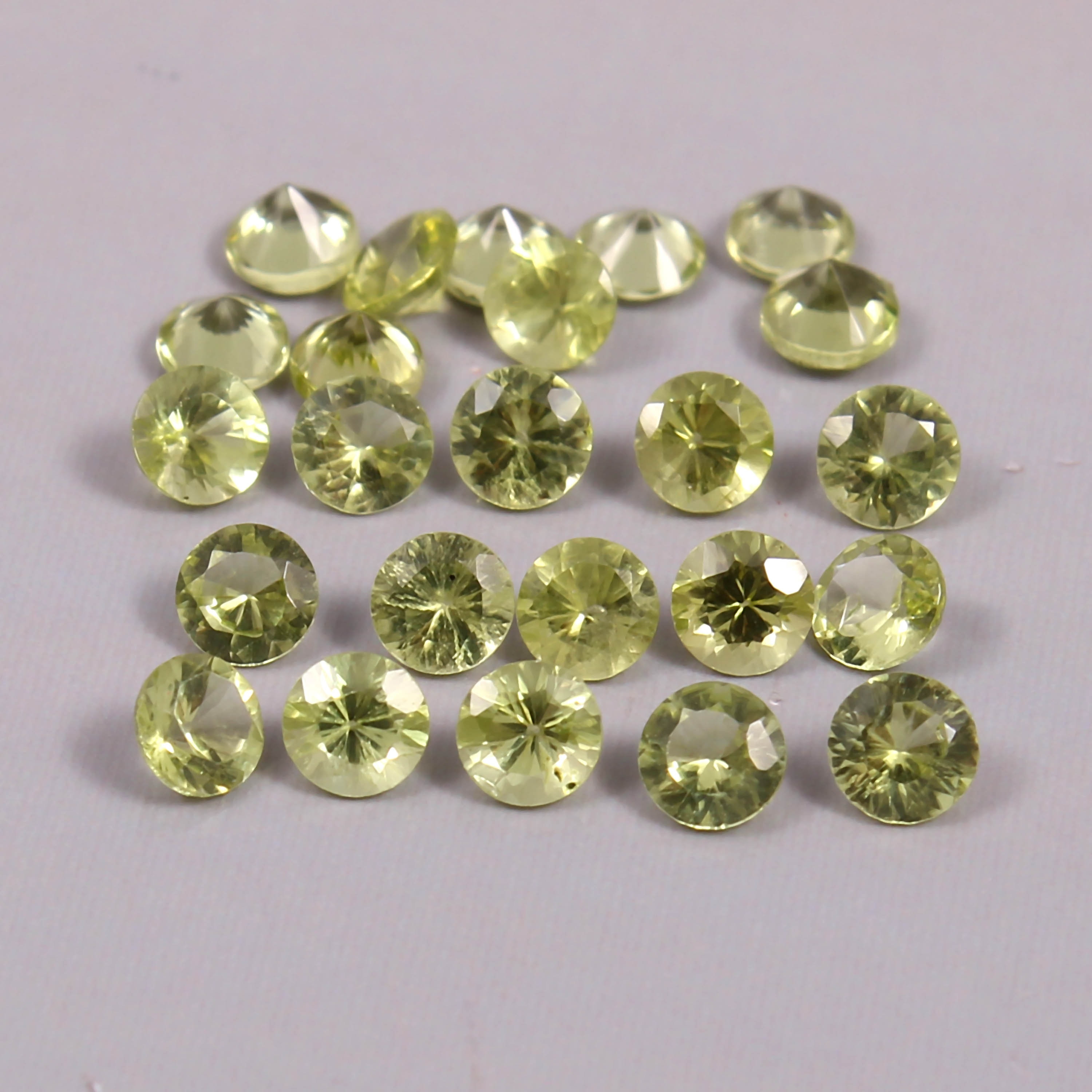 天然AAA品質のペリドットラウンドシェイプファセット宝石3mmサイズ