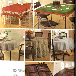 Peut inclure: Un livret de patrons de couture avec une photo de différentes nappes et chemins de table. Le patron est pour des nappes et des chemins de table dans différents styles et couleurs. Le numéro du patron est 3922. Le texte "Simplicity" est imprimé sur la couverture.
