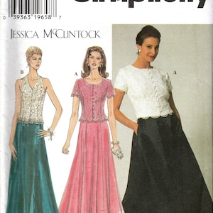 Puede incluir: Un patrón de costura para un vestido con tres estilos diferentes. El patrón es de Simplicity y está diseñado por Jessica McClintock. El número del patrón es 7436 y las tallas son 6, 8 y 10.