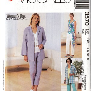 Può includere: Un cartamodello per un blazer e pantaloni. Il cartamodello è per le taglie 8-10-12-14. Il cartamodello è della collezione Woman's Day di McCall's.