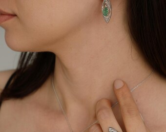 Set di gioielli con smeraldo - Anello in argento fatto a mano, orecchini, ciondolo, gioielli coordinati, regalo di nozze con pietra portafortuna di maggio