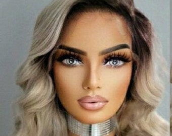 Askblond Balayage Peruk med Lace Front, Vågigt Hår, Mörka Rötter