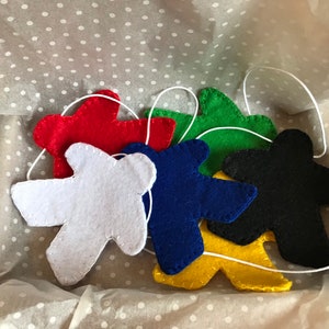 Meeple Garland, board game shelf decoration