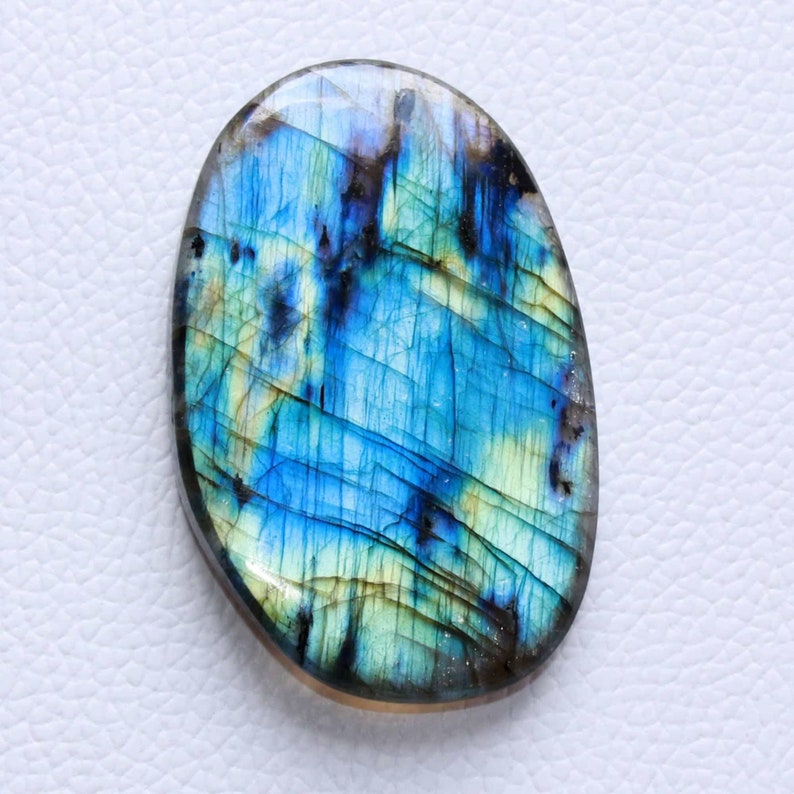 AAA Quality Multi Flashy Labradorite Gemstone Designer Labradorite Pebble Stone Pebble Labradorite Palm Stone Big Size 57*37*8mm 155Cts