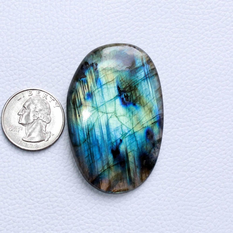 AAA Quality Multi Flashy Labradorite Gemstone Designer Labradorite Pebble Stone Pebble Labradorite Palm Stone Big Size 57*37*8mm 155Cts