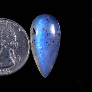 AAA+++ Top unieke zeldzame blauwe vuur regenboog maansteen cabochon, zilveren sieraden maken steen, peervorm, maat 26 x 12 x 7 mm 16 kar losse edelsteen