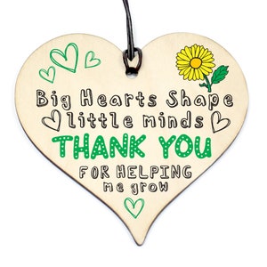 I grandi cuori modellano le piccole menti / Placca a cuore appeso in legno / Insegnante che lascia il regalo / Nursery / Childminder / Assistente didattico #909