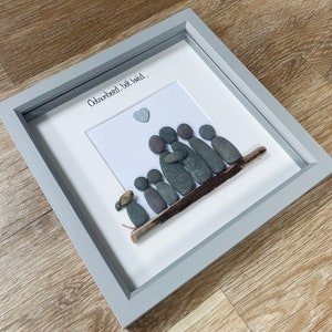 Familien-Kieselrahmen, personalisierte Geschenke, Familien-Kieselkunst, Familiengeschenke, Geschenk für Freund, neues Zuhause-Geschenk, beste Geschenkideen für Zuhause, Kieselstein-Rahmen Bild 2