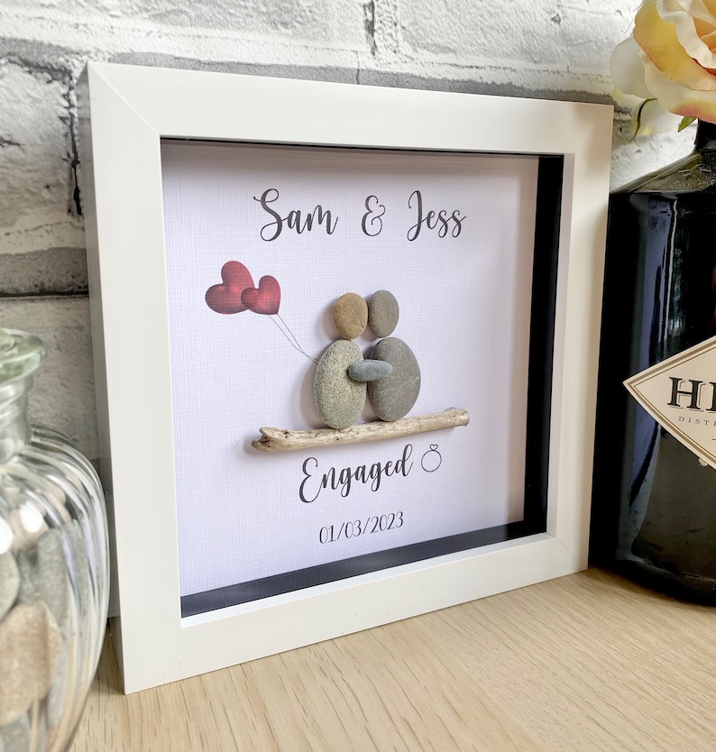 Gepersonaliseerde verlovingscadeau, Box Frame, Verlovingscadeau voor koppels, Verlovingscadeau-ideeën, Paar Pebble Frame, Gefeliciteerd afbeelding 9