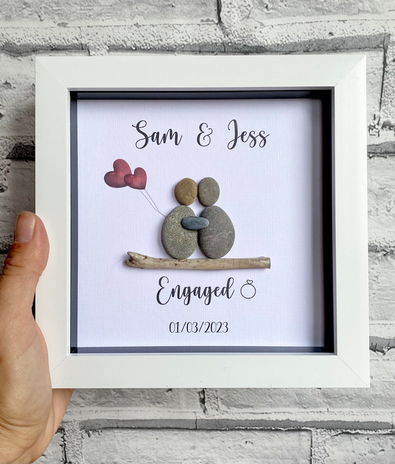 Gepersonaliseerde verlovingscadeau, Box Frame, Verlovingscadeau voor koppels, Verlovingscadeau-ideeën, Paar Pebble Frame, Gefeliciteerd afbeelding 3