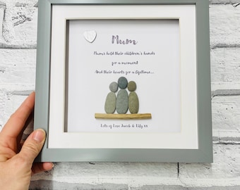 Regali personalizzati per la mamma, regali per la festa della mamma, cornice con ciottoli per la mamma, regali personalizzati per la mamma, arte con ciottoli per la famiglia, regalo per la mamma, idee regalo per la festa della mamma.