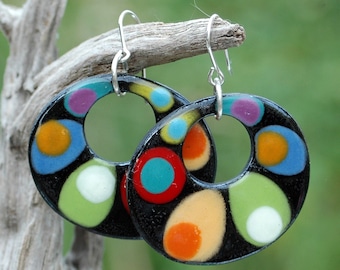 Boucles d'oreilles tendance en céramique peinte à la main, crochets en argent sterling