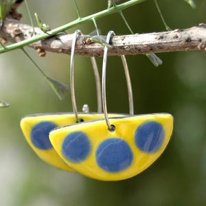 Modern reversible ceramic earrings, yellow violet polka dot fan earrings, large half-sphere earrings, long minimal silver thread earrings