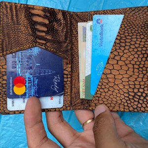 Tarjetero de piel de avestruz de primera calidad en color marrón, tarjetero de visita, regalo para él, billetera de piel, tarjetero de piel hecho a mano