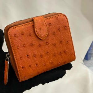 Carteira dupla dobrável de couro de avestruz genuíno laranja para mulheres (um zíper), carteira de couro artesanal, presente para ela, carteira personalizada