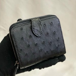 Cartera de piel de avestruz auténtica negra de dos pliegues para mujer (una cremallera), cartera de piel hecha a mano, regalo para ella, cartera personalizada