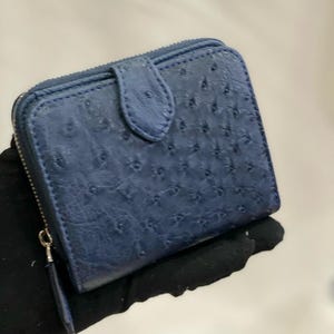 Carteira de couro de avestruz genuíno azul com duas dobras para mulheres (um zíper), carteira de couro feita à mão, presente para ela, carteira personalizada