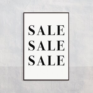 Puede incluir: Una impresi&oacute;n de arte imprimible en blanco y negro con la palabra "SALE" repetida tres veces en una pila vertical.