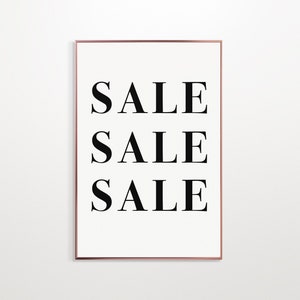 Puede incluir: Una impresi&oacute;n enmarcada blanca con la palabra "SALE" repetida tres veces en texto negro.