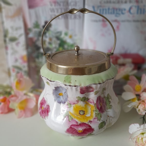 Pretty Floral Biscuit Barrel, Rare Cookie Canister, Jar, Antique Kitchen Storage, groen met roze gele bloemen & goudkleurig metalen deksel