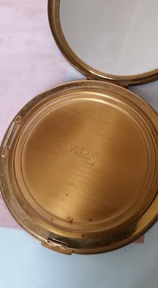 Vintage Pretty Vogue Vanities Powder Compact Vintage Vogue Etsy