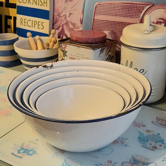 Set of 5 Enamel Bowls, White Round Metal Bowl With Navy Blue Edge, Vintage  Enamelware, Bathroom Storage, Enamel Mixing Bowls, Enamel Dish -  Canada