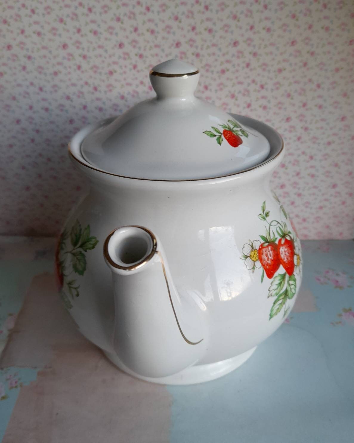 SADLER Strawberry Teapot Pretty Teapot With Red Strawberries Etsy UK