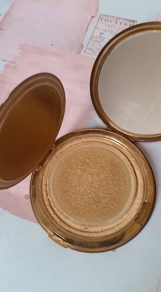 Vintage Pretty Vogue Vanities Powder Compact Vintage Vogue Etsy
