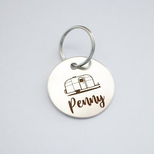 Spersonalizowany brelok do kluczy Vintage Airstream Trailer // Srebrny brelok do kluczy // Spersonalizowany brelok do kluczy
