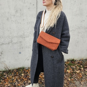 Tasche Teddy Vegan Bag Felltasche mit Stoffgurt Kunstfell Crossbody Umhängetasche Schultertasche Handtasche Plüsch Crossbag Curly Fakefur