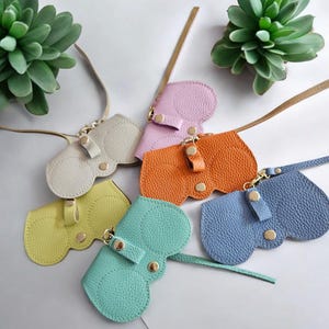Ciondolo portaocchiali in pelle per borsa