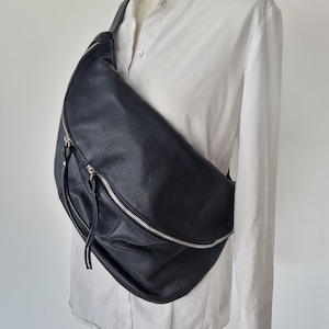 Bum bag XXL maxi leather nappa leather shoulder bag crossbody bag belt bag with LEATHER BELT Schwarz