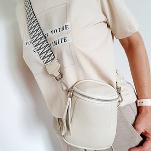 Tasche Leder Umhängetasche Schultertasche kleine Tasche Handtasche mit schmalen LEDERGURT Crossbody Bag Creme