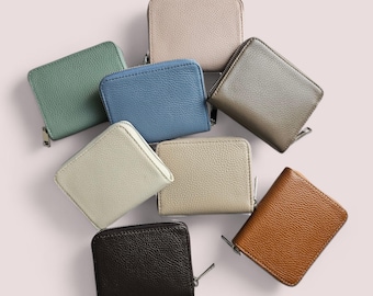 Small leather wallet/purse made of nappa leather with zipper and card slots