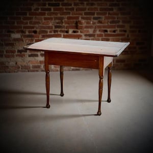 Antique Early American Pine Queen Anne Tavern Table c. Late 18th Century