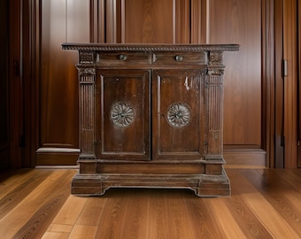 Antique Late 17th/Early 18th Century Italian Renaissance Walnut Credenza